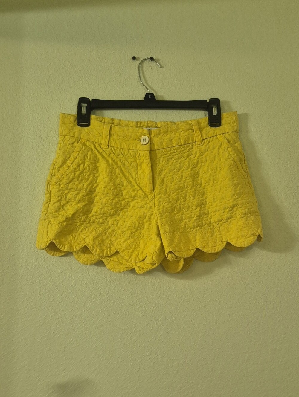 crown & ivy Yellow Scalloped Hem High-Waist Shorts